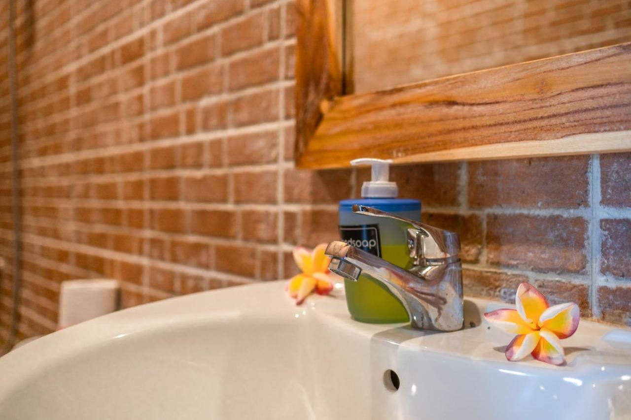Wooden Puri Guesthouse Uluwatu Екстериор снимка