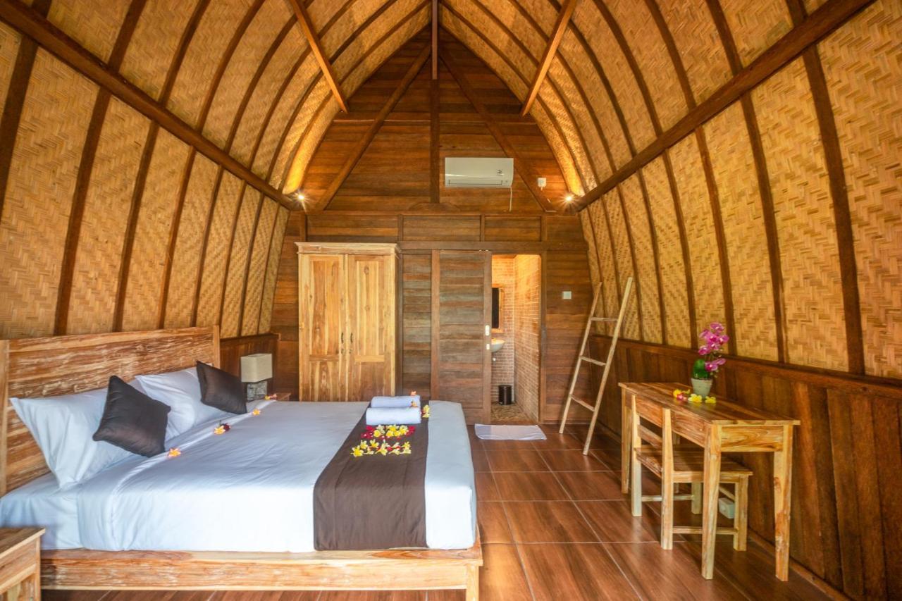 Wooden Puri Guesthouse Uluwatu Екстериор снимка