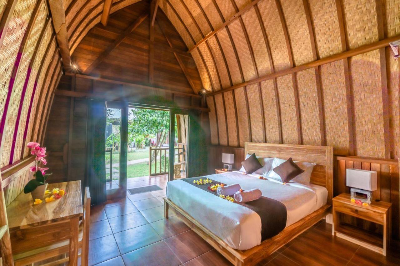 Wooden Puri Guesthouse Uluwatu Екстериор снимка