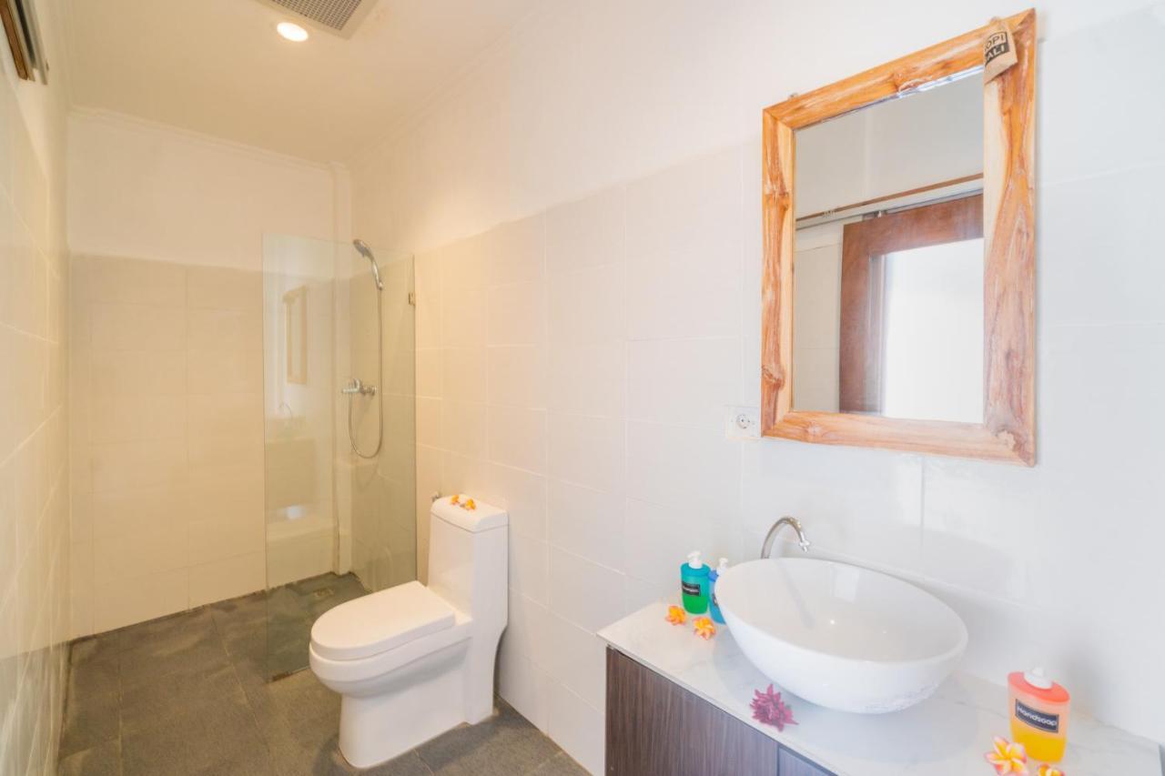 Wooden Puri Guesthouse Uluwatu Екстериор снимка