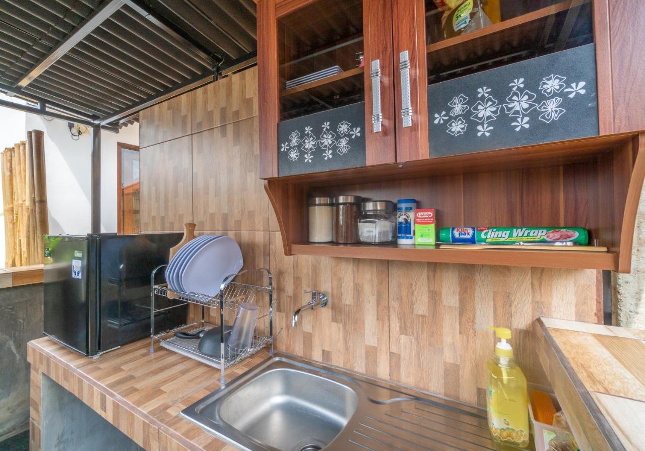 Wooden Puri Guesthouse Uluwatu Екстериор снимка