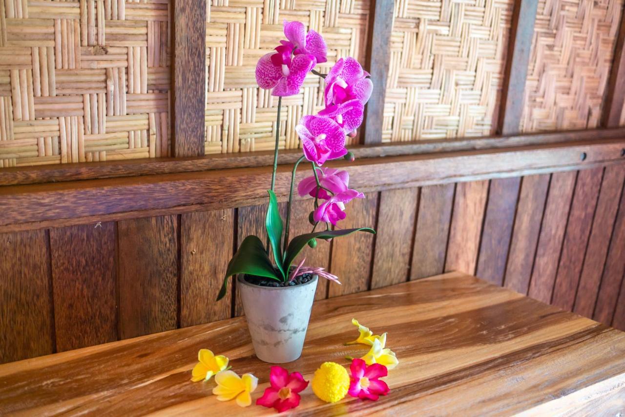 Wooden Puri Guesthouse Uluwatu Екстериор снимка