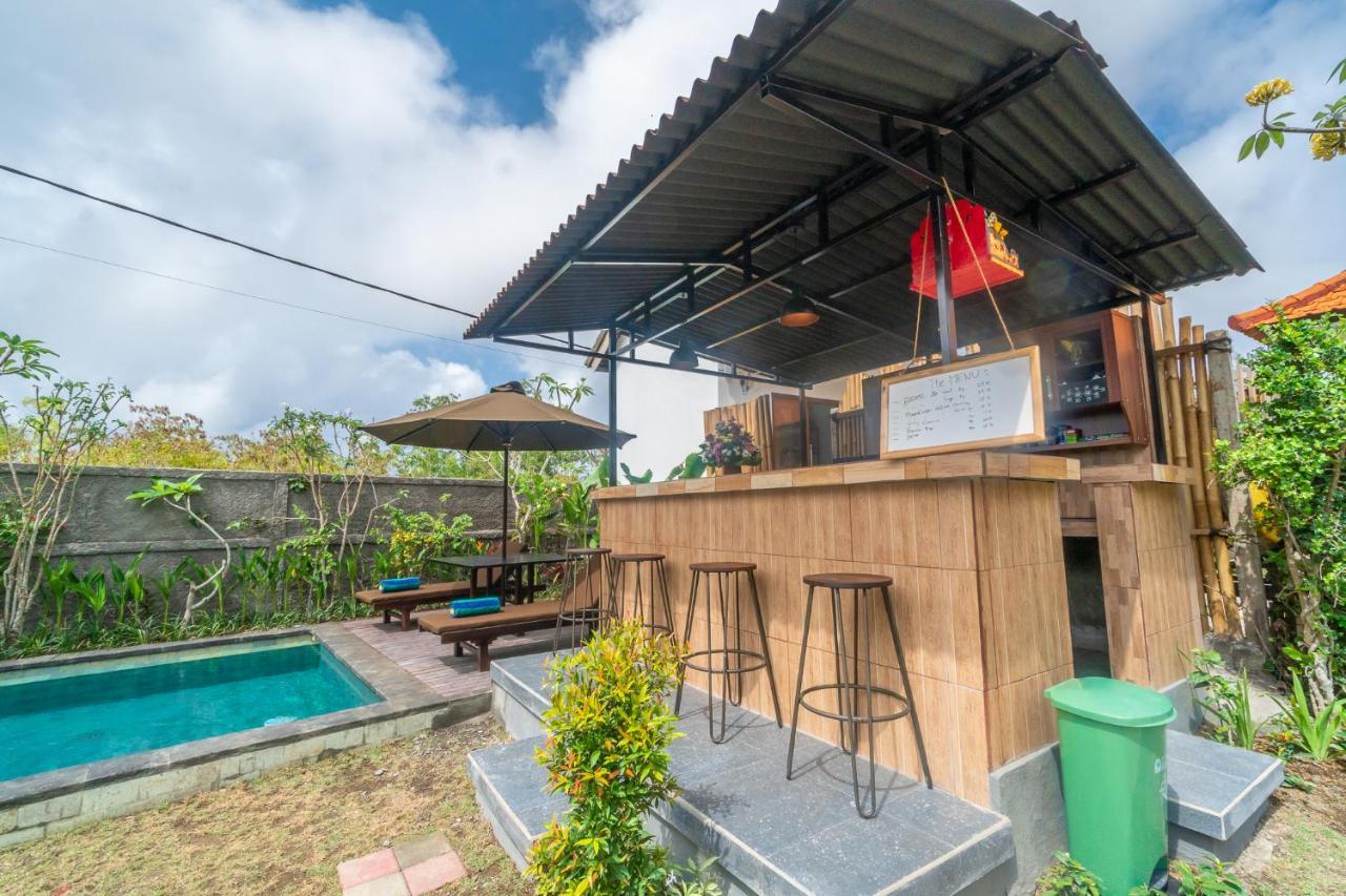 Wooden Puri Guesthouse Uluwatu Екстериор снимка
