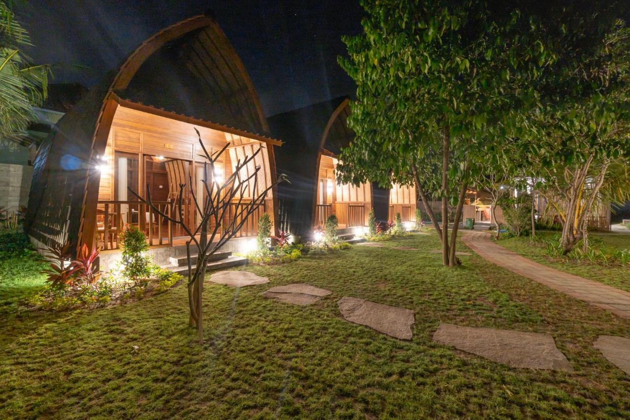 Wooden Puri Guesthouse Uluwatu Екстериор снимка