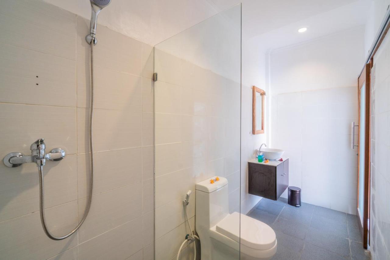 Wooden Puri Guesthouse Uluwatu Екстериор снимка