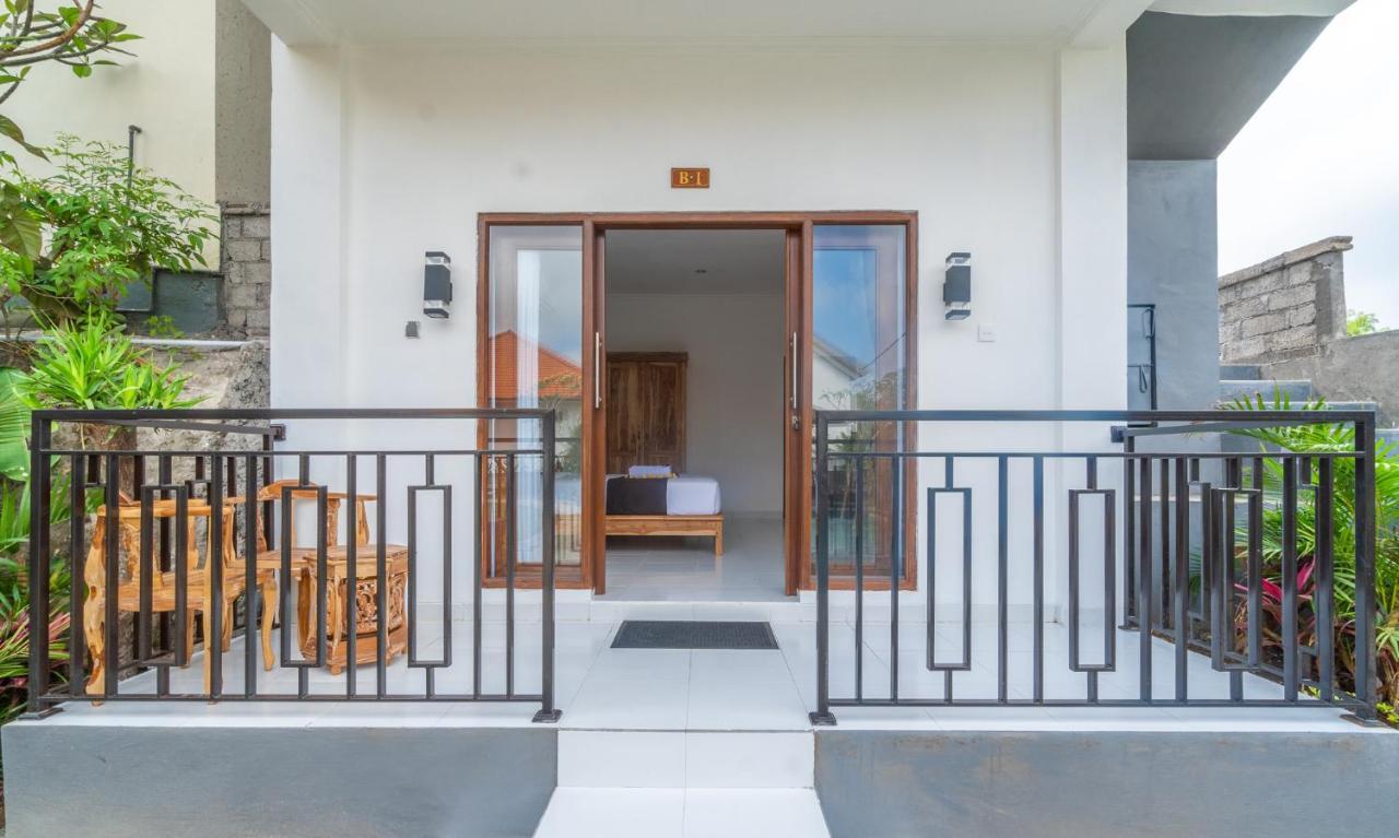 Wooden Puri Guesthouse Uluwatu Екстериор снимка