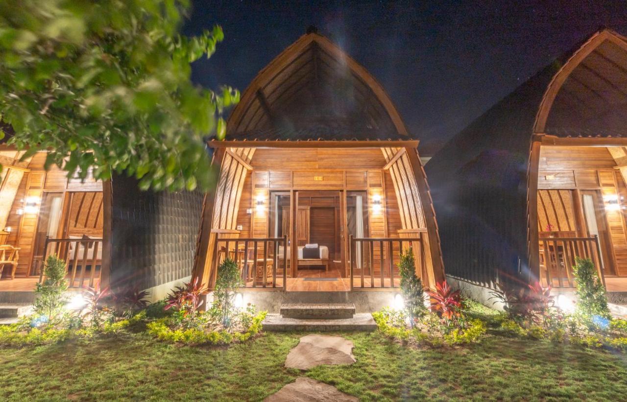 Wooden Puri Guesthouse Uluwatu Екстериор снимка